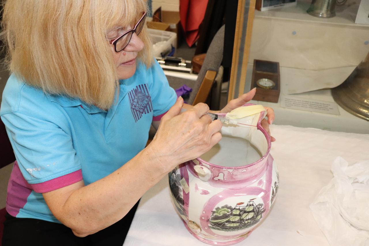 Volunteer conservation of museum display objects